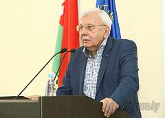 Известный журналист Виталий Третьяков: "Раньше других не всегда означает лучше. То, что ты опоздал, забудется. То, что сказал, останется"