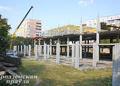 На долгострое по улице Болдина возобновились работы: построят жилой дом и боулинг
