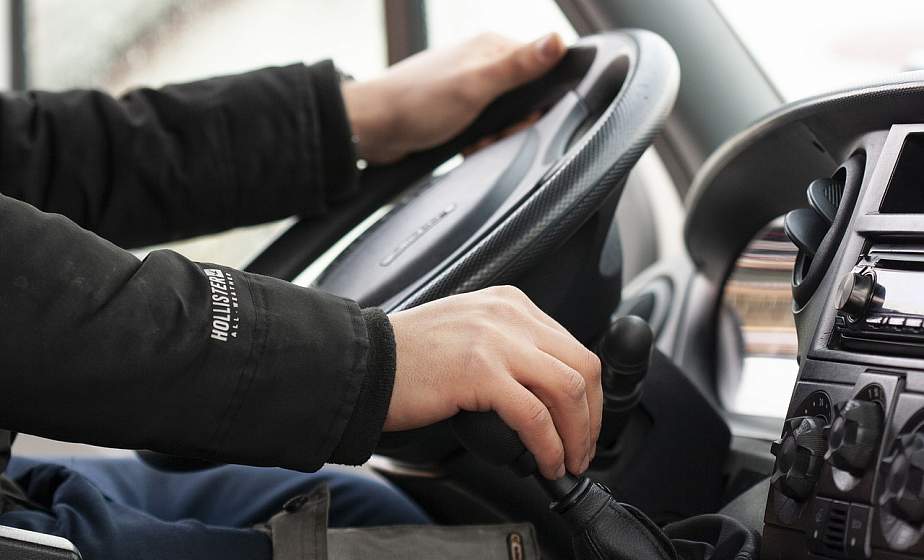 В Лидском районе мужчина взял якобы для ремонта автомобиль местного жителя, а сам катался на нем. Возбуждено уголовное дело В Лидском районе мужчина взял якобы для ремонта автомобиль местного жителя, а сам катался на нем. Возбуждено уголовное дело