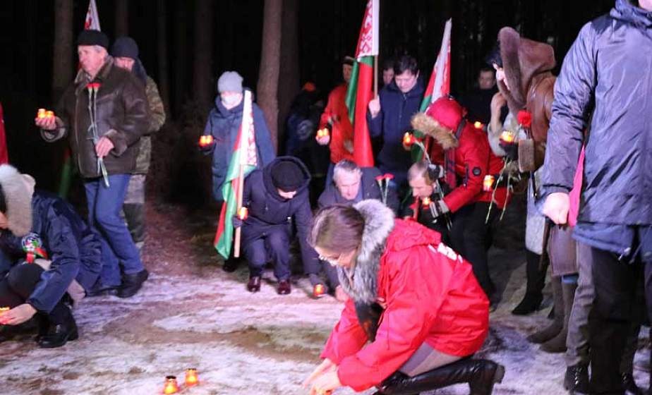 Акцыя “Памяць сэрца” на Дзятлаўшчыне завяршылася мітынгам-рэквіемам Акцыя “Памяць сэрца” на Дзятлаўшчыне завяршылася мітынгам-рэквіемам