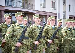 Сильна вами наша граница! В Гродненской погрангруппе вручили боевое оружие новобранцам