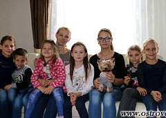 Семья Синкевич не делит детей на своих и чужих. Журналисты - в гостях у родителей-воспиталей из Островца