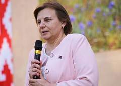 Екатерина Серафинович: «Нужны действия, которые помогут решить дальнейшую судьбу тысяч мигрантов»