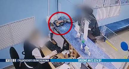 В Гродно мужчина украл на поминках банковскую карту и несколько дней тратил чужие деньги