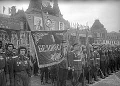 "Имя героя. Беларусь помнит". Улица Победы в Гродно. Как на Красной площади проходил парад Победителей в 1945-м 