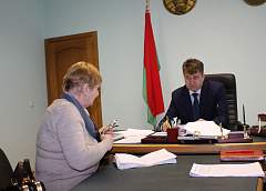 У Смаргонскім райвыканкаме прыём грамадзян праводзіў Памочнік Прэзідэнта Рэспублікі Беларусь Сяргей Раўнейка