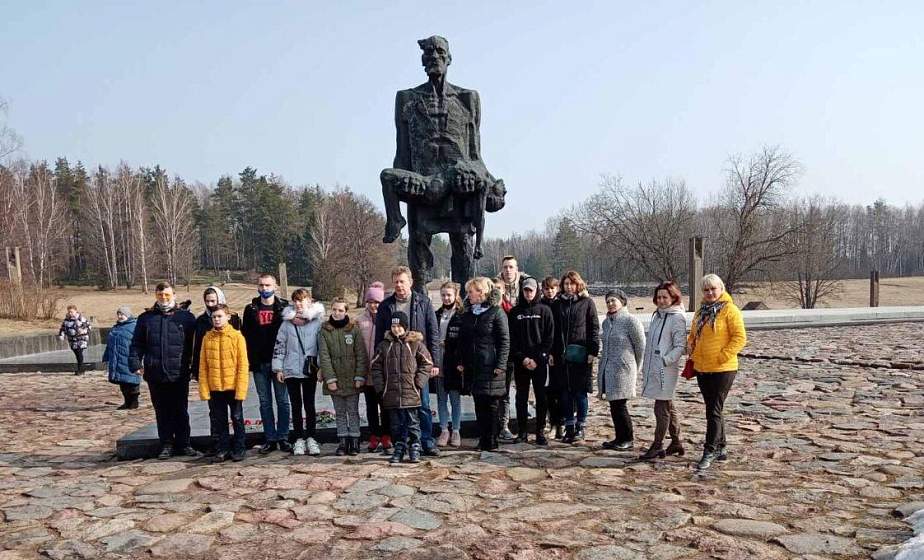 Адчуць сувязь часоў і дакрануцца да гісторыі. Як вучні Навагрудскай спецшколы-інтэрната адправіліся ў падарожжа Адчуць сувязь часоў і дакрануцца да гісторыі. Як вучні Навагрудскай спецшколы-інтэрната адправіліся ў падарожжа