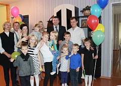 Первый день рождения. Семья родителей-воспитателей Майоровых из Гродно принимала поздравления