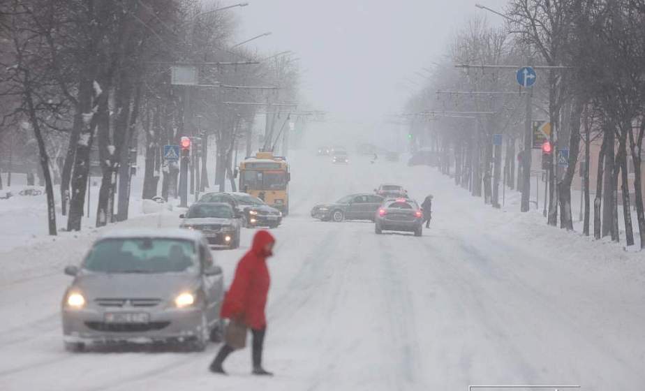 ГАИ просит водителей и пешеходов в туман быть предельно внимательными