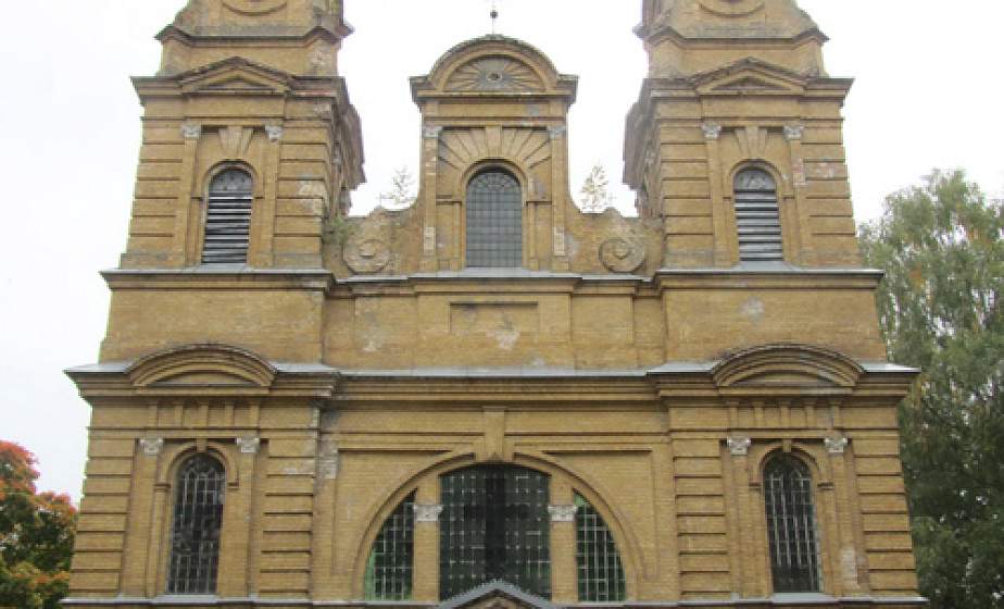 В Дятловском районе есть Дворец, где живет Король, тарелка, из которой не поешь, камни, к которым ходят на поклон В Дятловском районе есть Дворец, где живет Король, тарелка, из которой не поешь, камни, к которым ходят на поклон