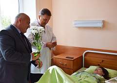 В областном перинатальном центре поздравили мам, у которых родились малыши в День 75-летия Гродненской области