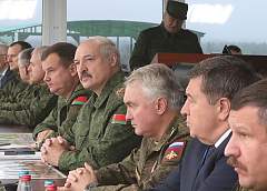 Александр Лукашенко наблюдал за ходом учения "Запад-2017" на полигоне Борисовский