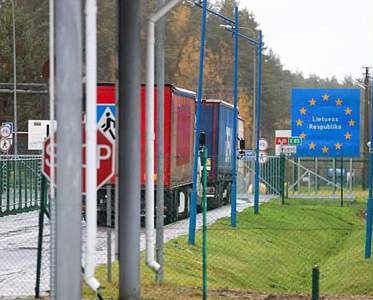 МИД: более тысячи литовских фур в Беларуси переместят на спецстоянки в районе "Котловки"