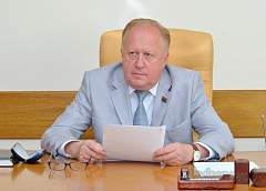 За помощью и поддержкой обращаются люди к представителям власти