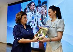 Герой Беларуси Марина Василевская встретилась с коллективом ОАО «Молочный Мир»