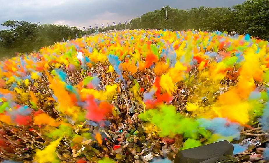 Фестиваль красок ColorFest в Коробчицах собрал тысячи гродненцев Фестиваль красок ColorFest в Коробчицах собрал тысячи гродненцев