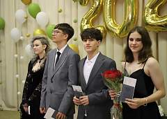 В гимназии №10 имени Митрополита Филарета вручили аттестаты выпускникам