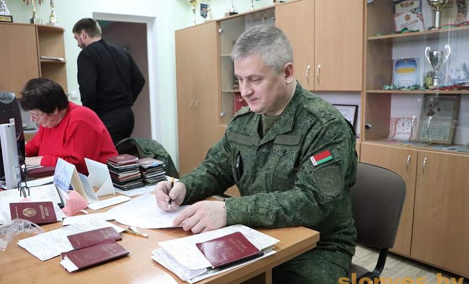 Слонимчане получают повестки в связи с плановой проверкой боеготовности Вооруженных Сил