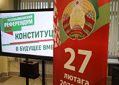 Наблюдатель и депутат: в агрогородке Квасовка избиратели показывают высокую явку и голосуют за будущее своих детей