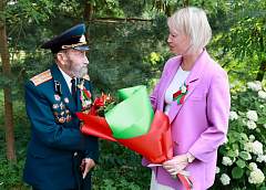 Ветерана Великой Отечественной войны Леонида Данилова поздравили с 80-летием освобождения Беларуси от немецко-фашистских захватчиков