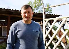 Робіць родны куток утульным для жыхароў. Андрэй Кірычка шмат гадоў займаецца сталярствам дзеля прыгажосці Слонімскага раёна