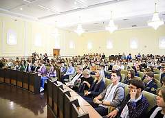 «Молодежь – главный объект информационного воздействия». Телеведущий, журналист Григорий Азаренок пообщался с гродненской молодежью