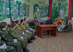 Представители Гродненской пограничной группы провели урок Памяти для учащихся СШ №3 имени В.М. Усова города Гродно