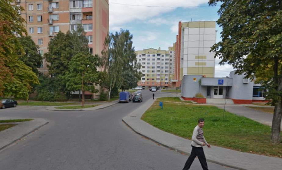 На въезде в один из гродненских дворов установят шлагбаум На въезде в один из гродненских дворов установят шлагбаум