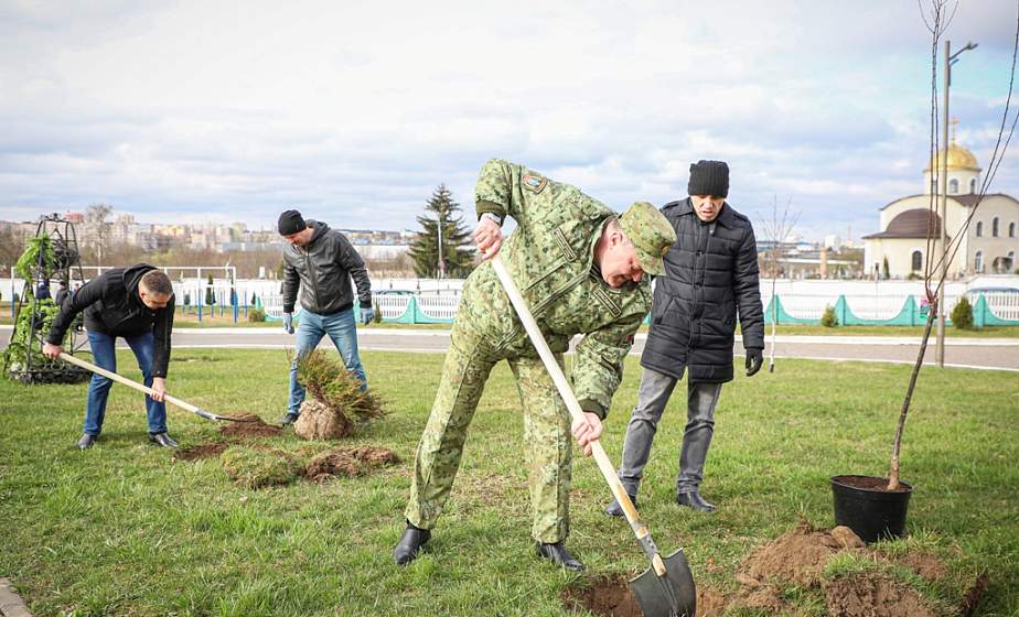Озеленение и благоустройство территорий. Управление Гродненской пограничной группы приняло участие в республиканском субботнике