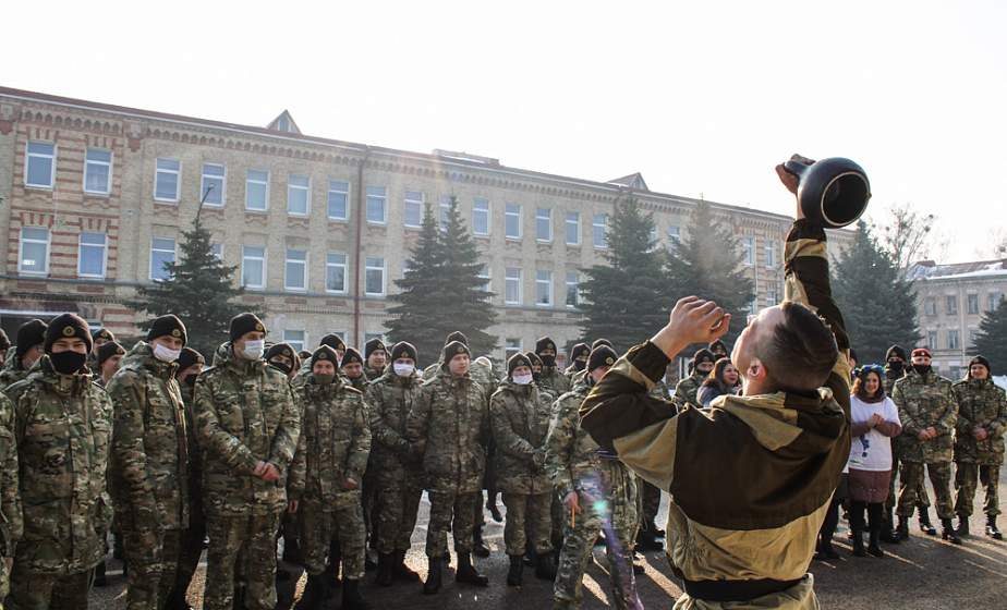 «За мир не только на Земле, а в каждом доме и семье». Военнослужащие ВЧ 5522 приняли поздравления от Белорусского союза женщин «За мир не только на Земле, а в каждом доме и семье». Военнослужащие ВЧ 5522 приняли поздравления от Белорусского союза женщин