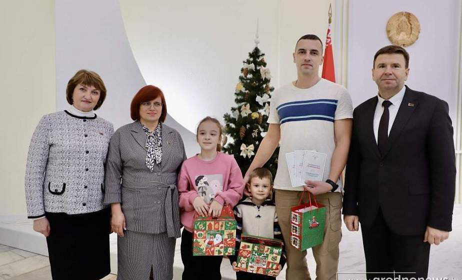 Счастье, умноженное на три. В отделе ЗАГС Октябрьского района г. Гродно состоялась регистрация тройни, родившейся в преддверии новогодних праздников  