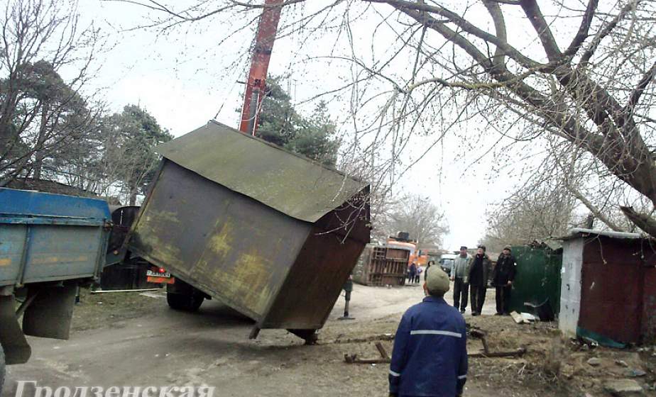 В Октябрьском районе Гродно снесли самовольно установленные гаражи