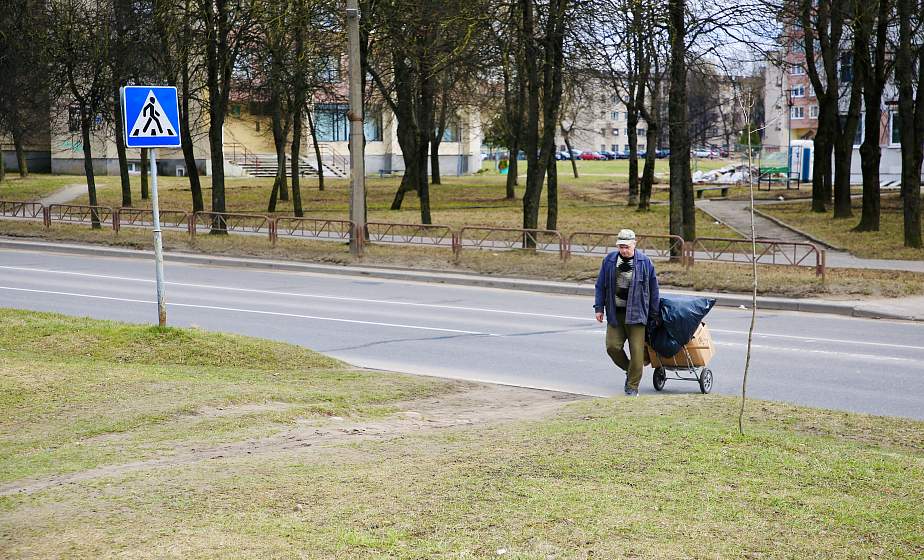 Тротуар вместо «народной тропы»: житель Гродно попросил обратить внимание на улицу Богуцкого Тротуар вместо «народной тропы»: житель Гродно попросил обратить внимание на улицу Богуцкого