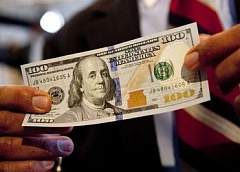 Новую 100-долларовую купюру выпустили в США 