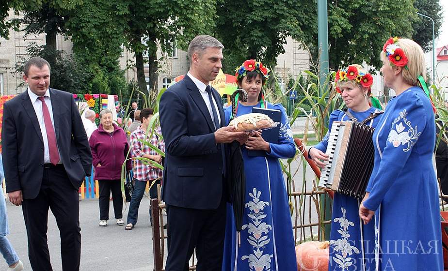 На Свіслаччыне адзначылі раённыя "Дажынкі-2020" (+відэа) На Свіслаччыне адзначылі раённыя "Дажынкі-2020" (+відэа)