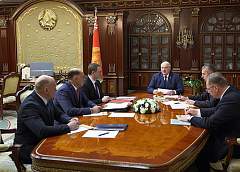 Глобальная обстановка в мире и отношения с США стали темами совещания у Александра Лукашенко