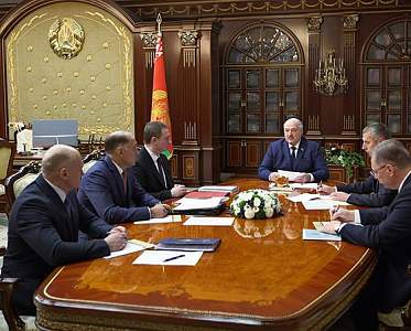 Глобальная обстановка в мире и отношения с США стали темами совещания у Александра Лукашенко