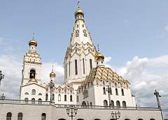Православные верующие празднуют Преображение Господне