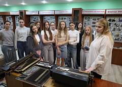 Экскурсия в «Гродзенскую праўду»: школьники познакомились с работой редакции