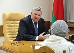 Сегодня, 10 февраля, прием граждан в облисполкоме провел первый заместитель председателя областного исполнительного комитета Иван Жук