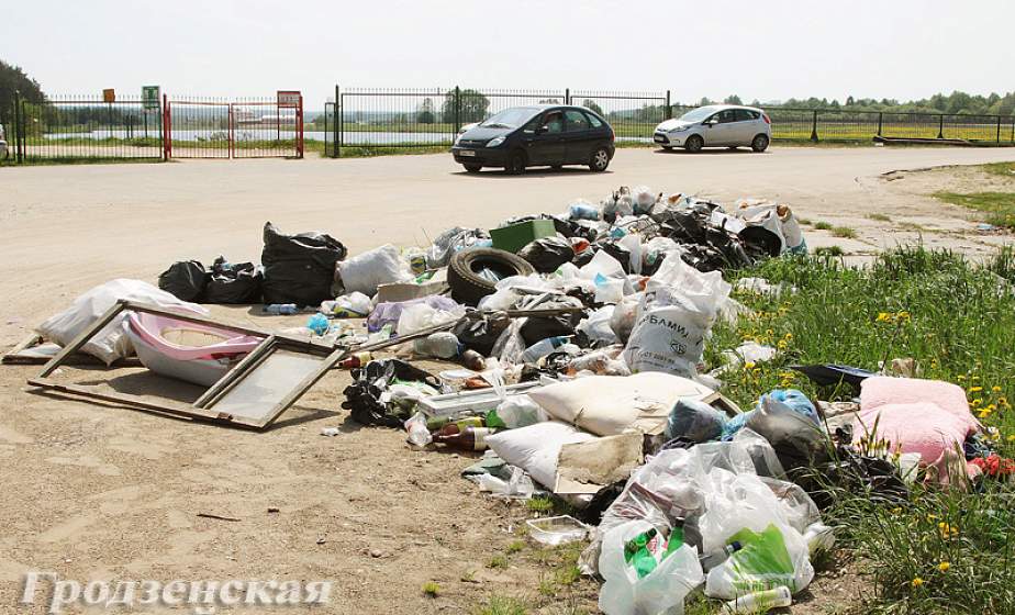 Неподалеку от дамбы водохранилища возле Коробчиц возникла стихийная свалка Неподалеку от дамбы водохранилища возле Коробчиц возникла стихийная свалка