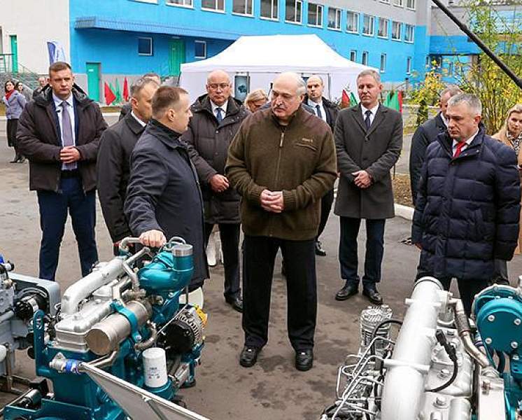 Работа на Полесье, подарок к 7 ноября, череда докладов и прогнозы на год. Итоги недели Президента